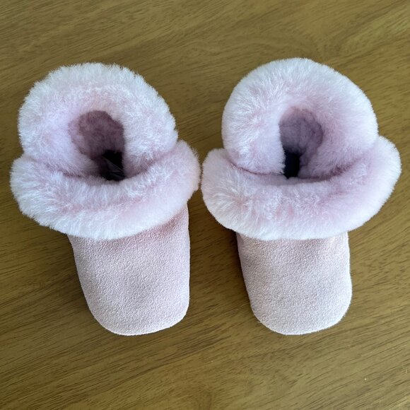 UGG Baby Girls Lassen Booties in Pink US Size 2-3 - Picture 2 of 6